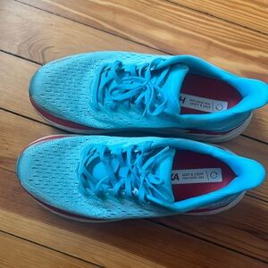 Women’s HOKA Clifton 8 Turquoise Coral Size 9